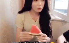 娱乐吃瓜酱喂西瓜视频大全