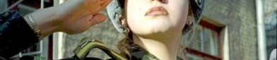 乌克兰网红女兵吃瓜,揭秘军营里的“网红现象”